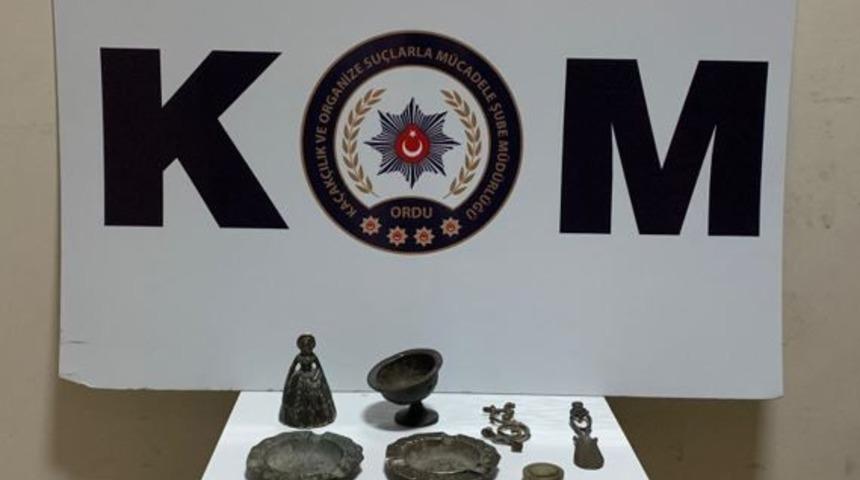 11 tarihi eser objesi ele ge&ccedil;irildi