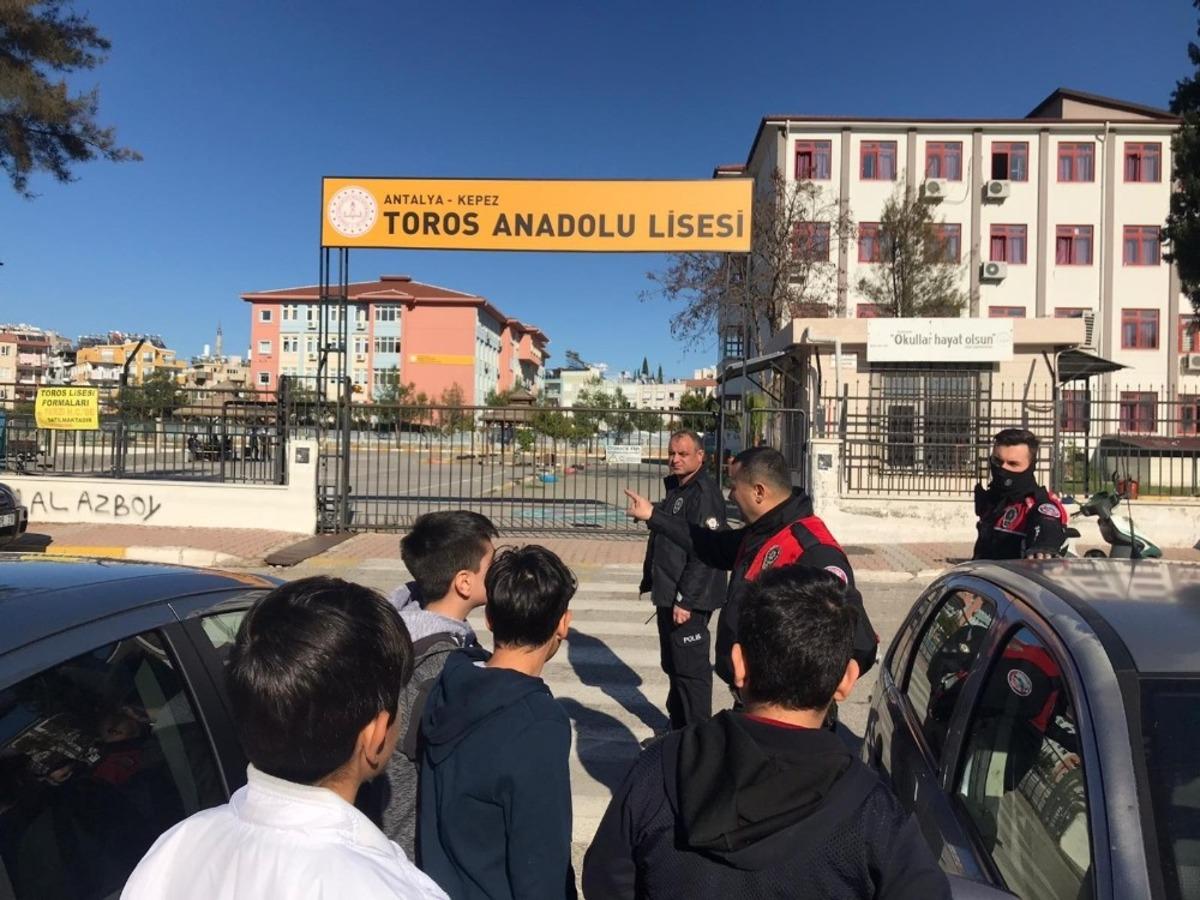 Polis okullar &ccedil;evresinde kuş u&ccedil;urtmuyor