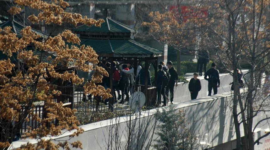 Ankara&rsquo;da onlarca liseli tekme tokat birbirine girdi