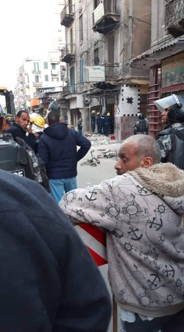 Mısır’da kafenin olduğu 3 katlı bina çöktü: 5 ölü 1