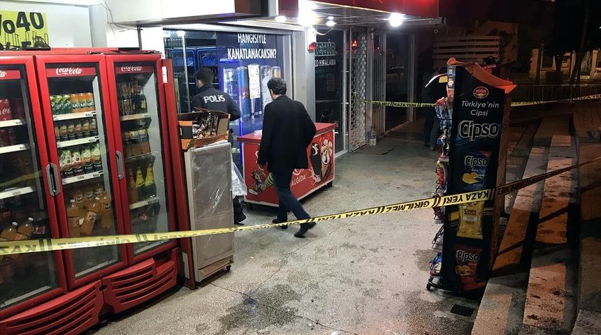 Bursa'daki silahlı market soygunu g&uuml;venlik kamerasında