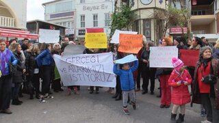 İstanbul Büyükada'da 'atlarımızı geri verin' eylemi!