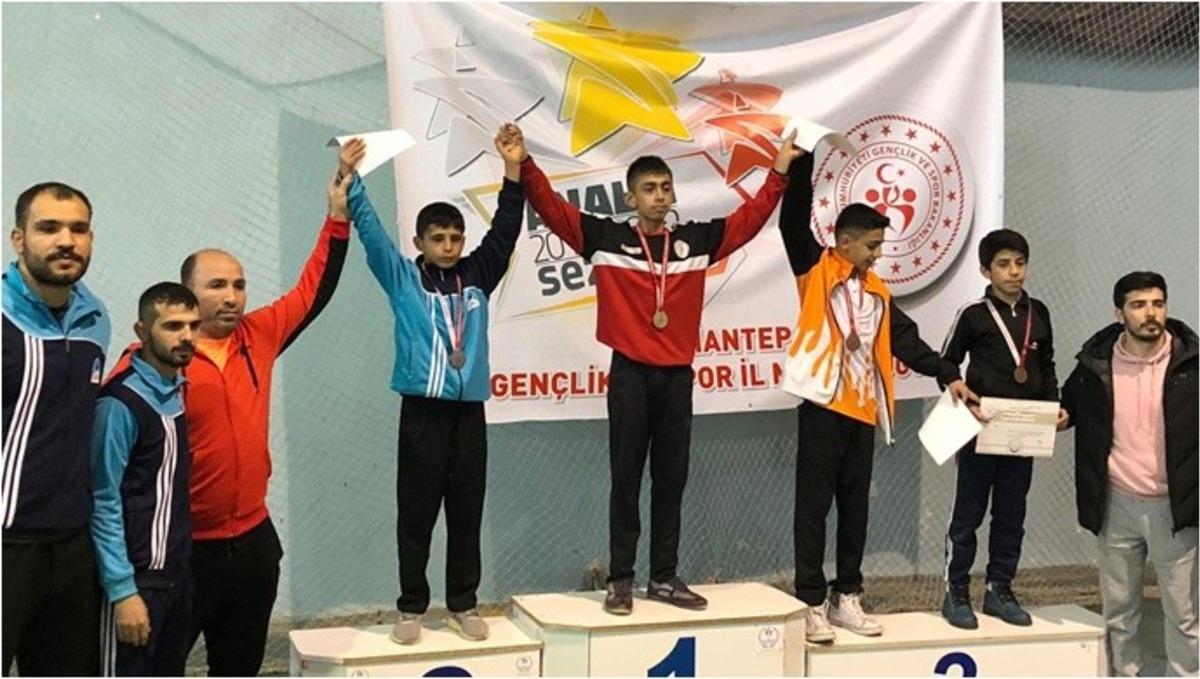 Eyy&uuml;biyeli gen&ccedil;lerden &uuml;st&uuml;n başarı