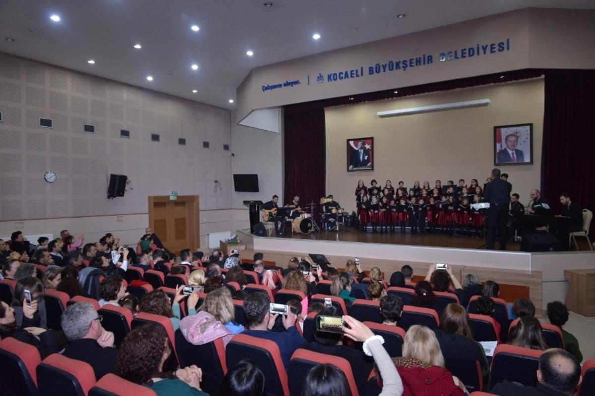 B&uuml;y&uuml;kşehir &Ccedil;ocuk Korosu&rsquo;nun konserine yoğun ilgi