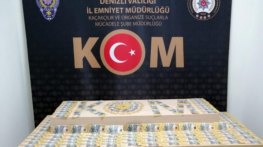 Ş&uuml;pheli ara&ccedil;ta 700 adet sahte Avustralya Doları bulundu