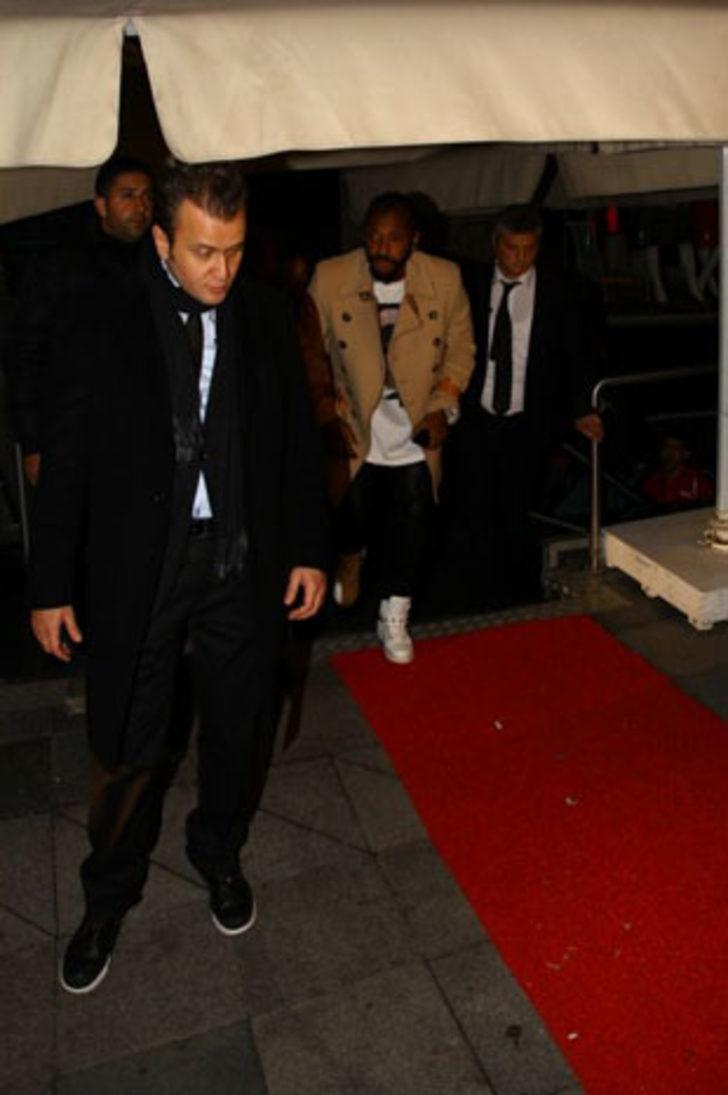 Ünlü futbolcu fena yakalandı G4