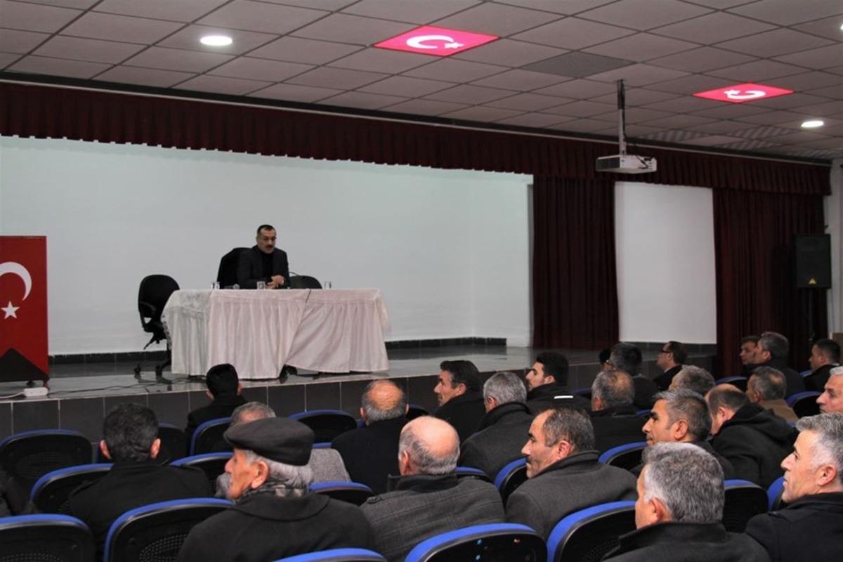 Kaymakam &Ccedil;elik, muhtarlarla bir araya geldi