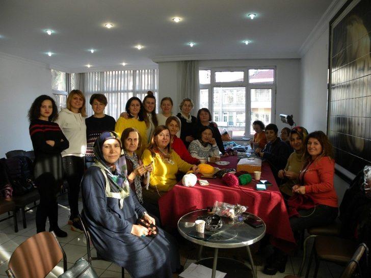 Kadınlar çocuklar için örgü ördü G2