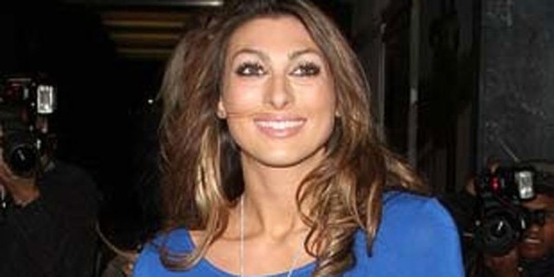 Herkesi g&ouml;lgede bıraktı