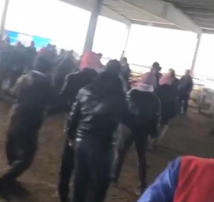 Deve kesen kasap bu kez hayvan borsasında esnafla kavga etti! O anlar kamerada G2