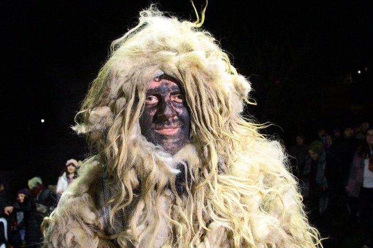 Görüntüler Trabzon'dan! Birbirinden farklı kostümlerle Kalandar'ı kutladılar! G1