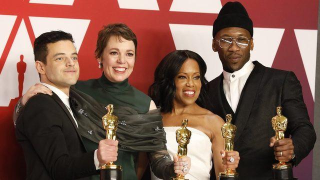 Solda sağa: Rami Malek, Olivia Coleman, Mahershala Ali ve Regina King