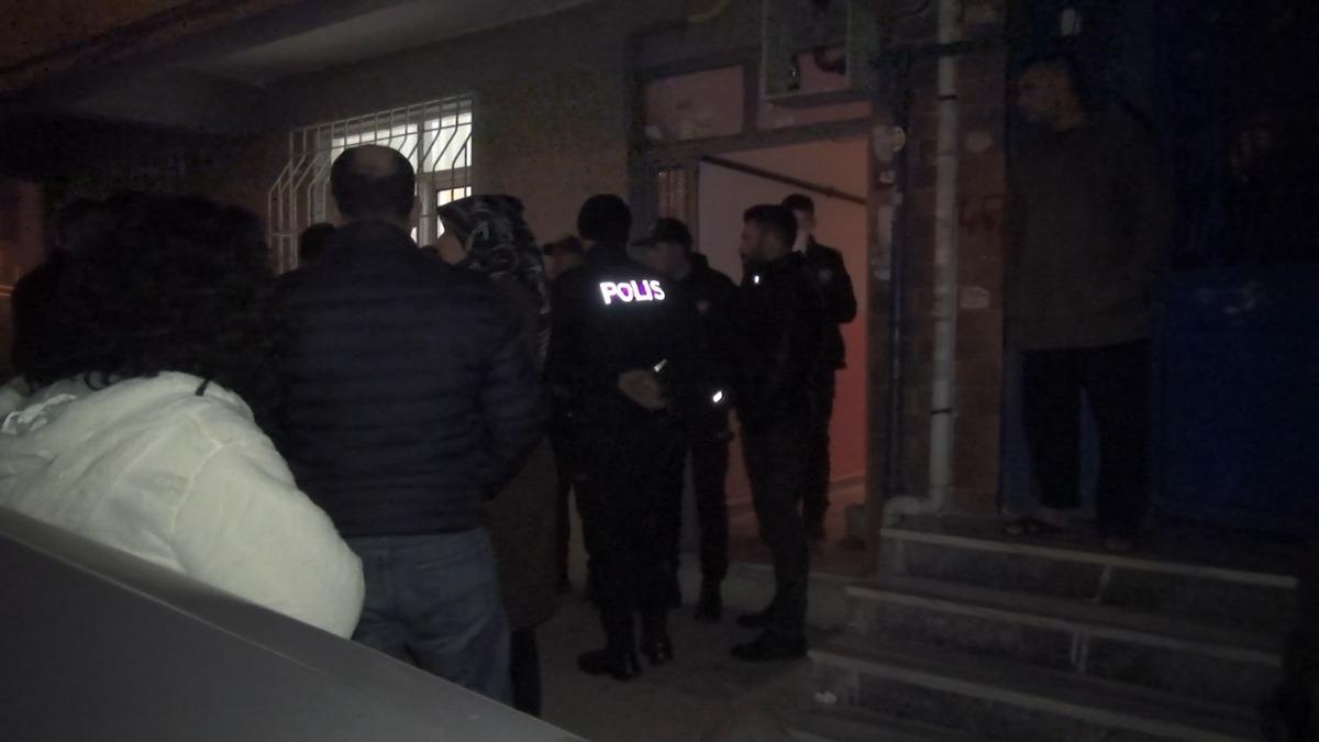 Esenyurt'ta korkun&ccedil; olay! Ailesinin g&ouml;z&uuml; &ouml;n&uuml;nde intihar etti