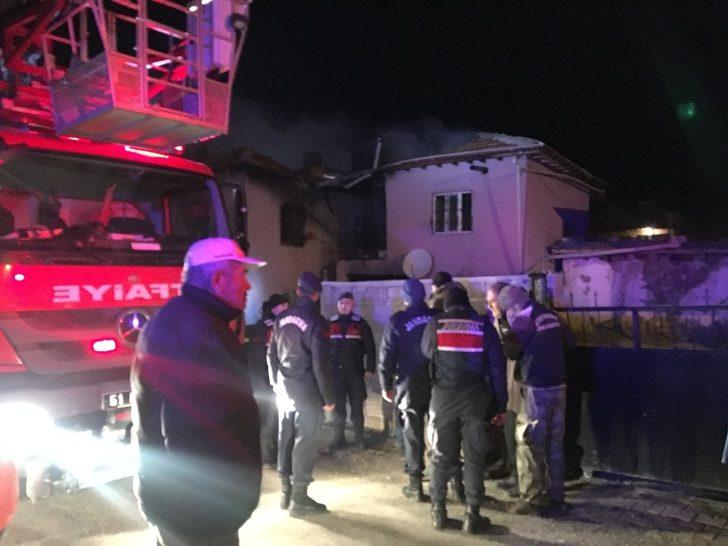 Niğde'de iki katlı evde yangın faciası! 4 kişi öldü, 3 kişi yaralandı G1