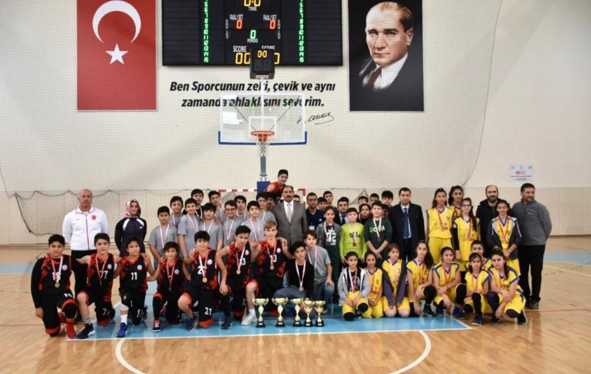 Yıldızlar kız-erkek basketbol m&uuml;sabakaları tamamlandı