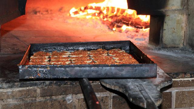 Tarsus’un fındık lahmacununa yoğun ilgi