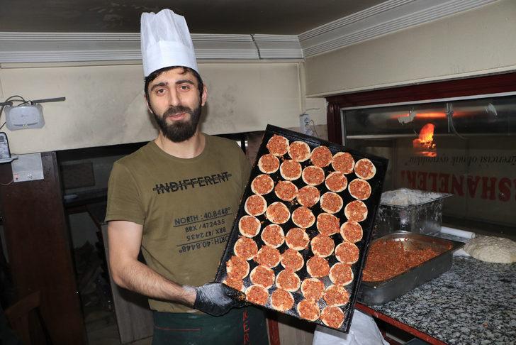 Tarsus’un fındık lahmacununa yoğun ilgi! Akın akın geliyorlar G1