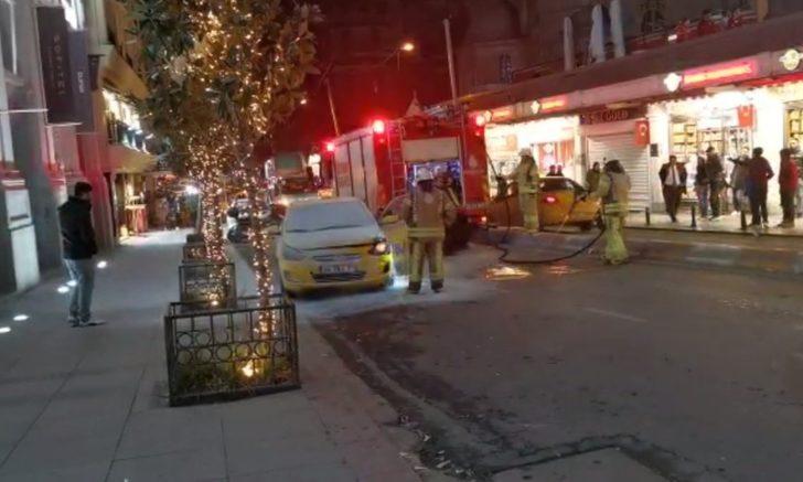 Taksim’de araç yangını! Esnaf yangın tüpleriyle müdahale etti G2