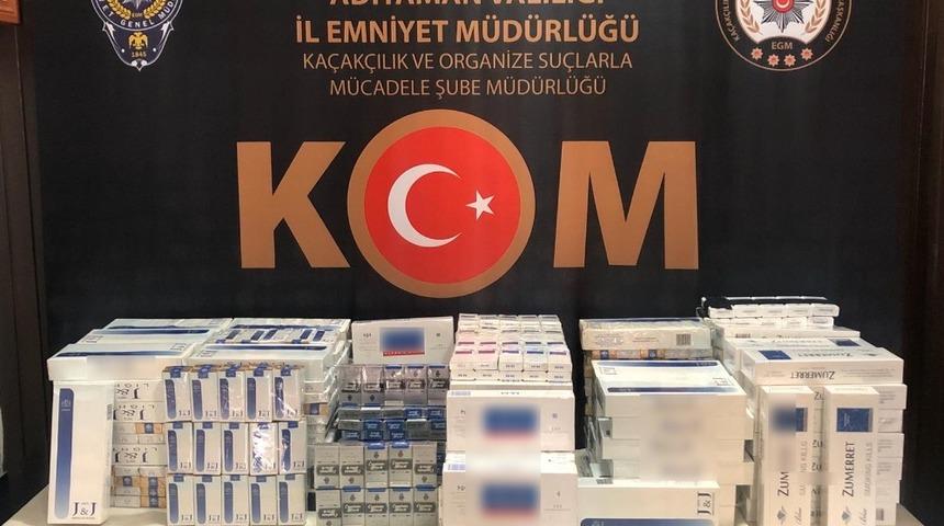 Ş&uuml;pheli ara&ccedil;ta g&uuml;mr&uuml;k ka&ccedil;ağı sigaralar ele ge&ccedil;irildi