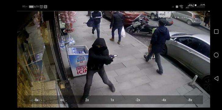 Kağıthane'de soygun girişimi! O anlar güvenlik kamerasında G4
