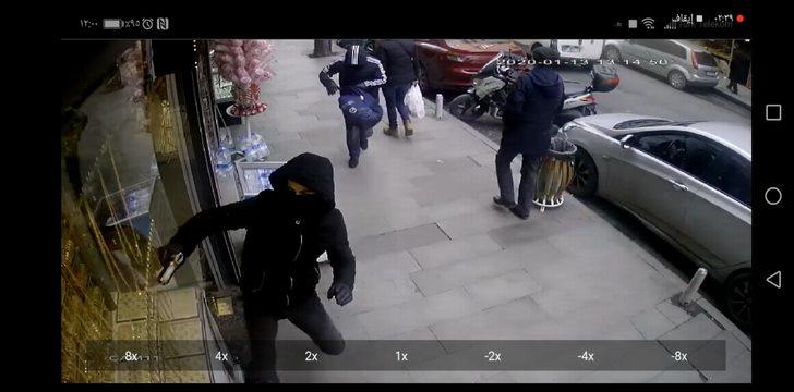 Kağıthane'de soygun girişimi! O anlar güvenlik kamerasında G5
