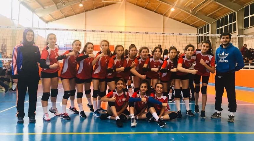 Analig  Voleybol Kız takımı yarı finalde