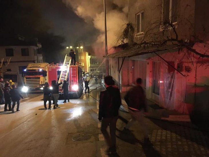 Çorum'da yangın faciası! Yaşlı çift son anda kurtarıldı G5