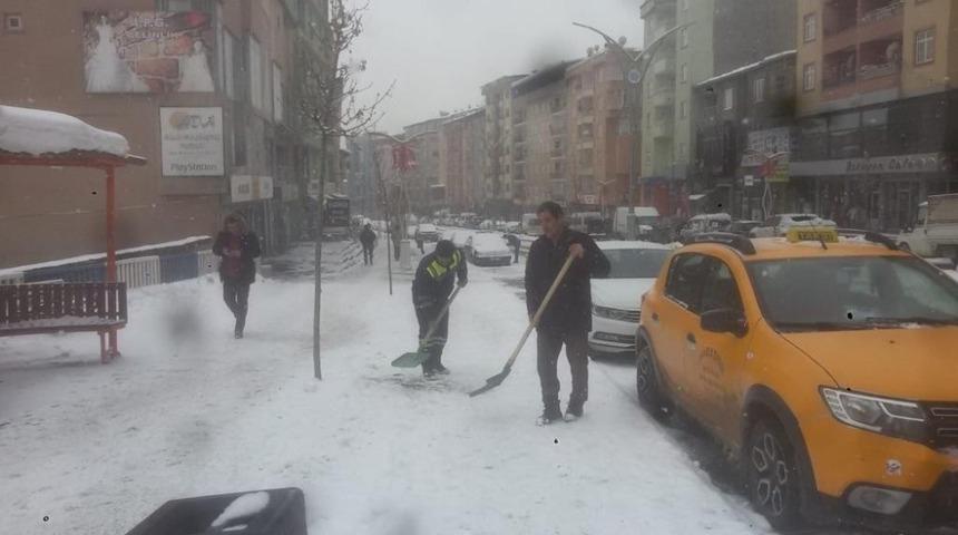 Hakkari&rsquo;de yol tuzlama &ccedil;alışması
