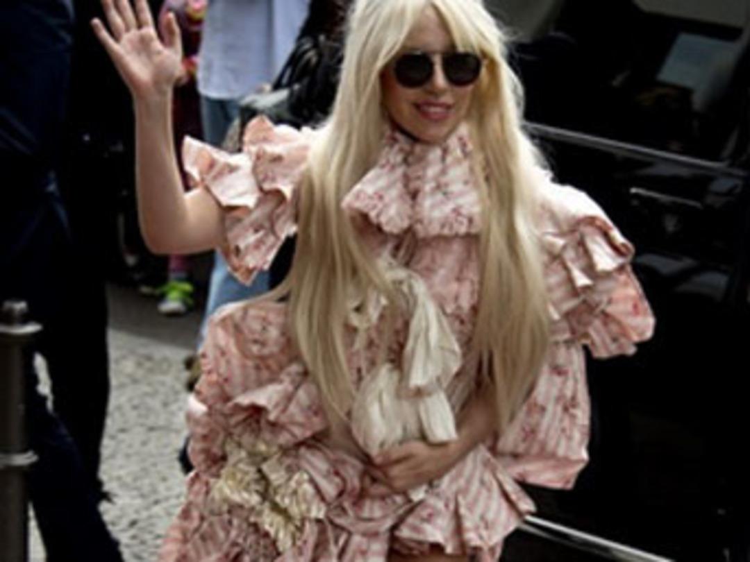 Lady Gaga'dan Berlin &ouml;p&uuml;c&uuml;ğ&uuml;