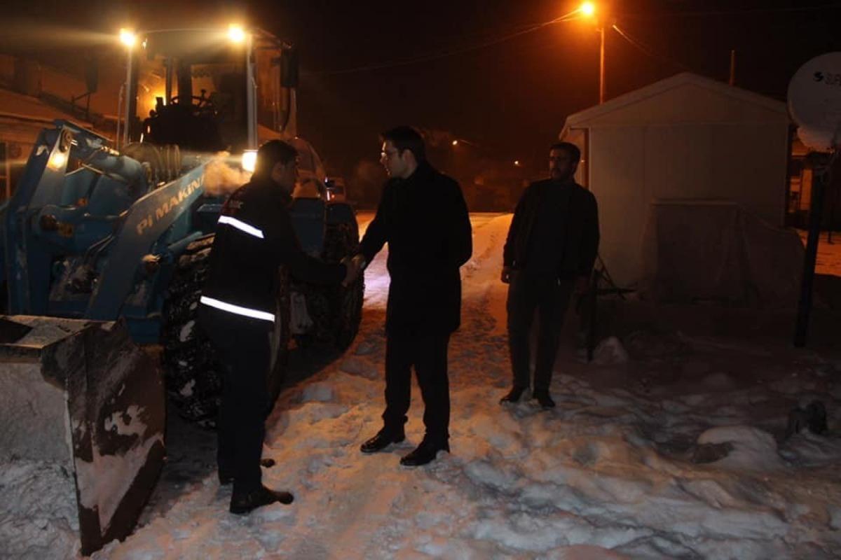 Saray il&ccedil;esinde karla m&uuml;cadele &ccedil;alışması