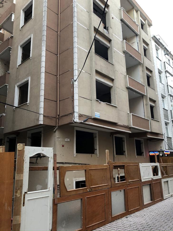 İstanbul Avcılar'da yıkılma tehlikesi olan binaya 'kapılı' önlem! G2