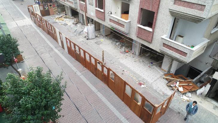 İstanbul Avcılar'da yıkılma tehlikesi olan binaya 'kapılı' önlem! G5