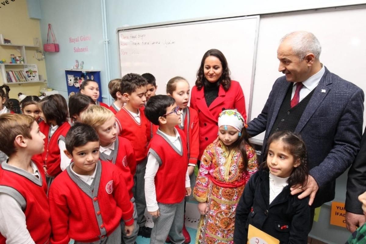 B&uuml;y&uuml;kg&ouml;z&rsquo;den yılbaşı kartı g&ouml;nderen minik &ouml;ğrencilere ziyaret