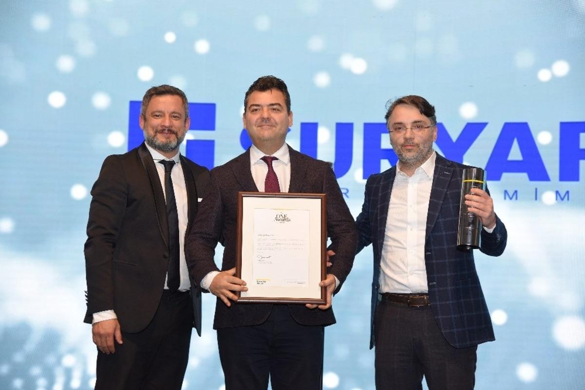 Sur Yapı&rsquo;ya &ldquo;Yılın İtibarlısı&rdquo; &ouml;d&uuml;l&uuml;