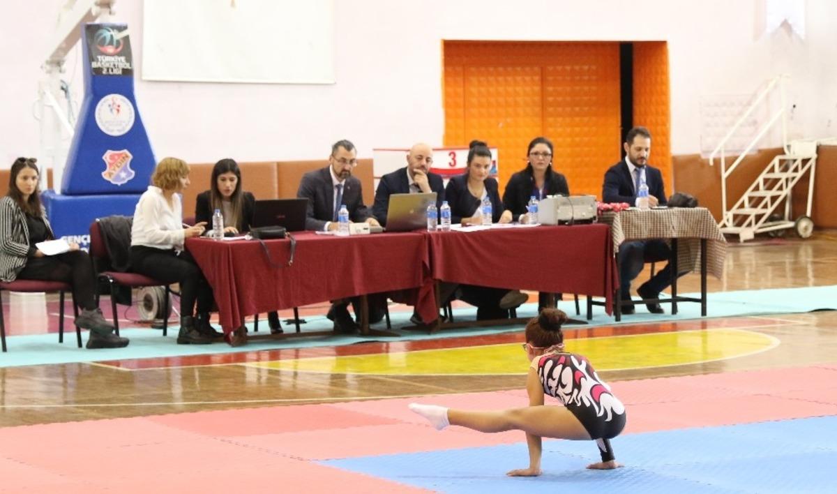 Aydın&rsquo;da aerobiğin gen&ccedil; yetenekleri g&ouml;r&uuml;c&uuml;ye &ccedil;ıktı