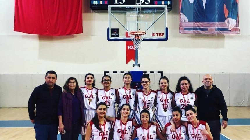 G&uuml;lkent&rsquo;in prensesleri potanın şampiyonu oldu