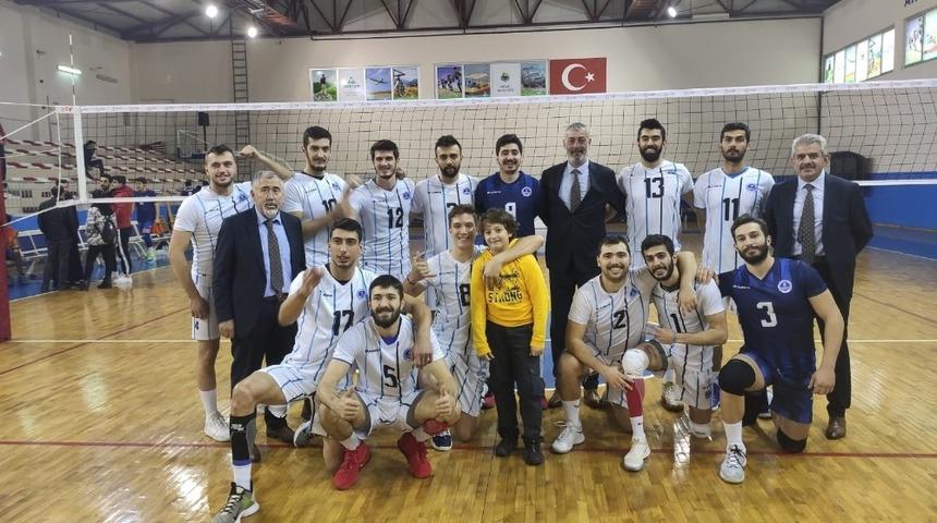 Kağıtspor voleybolda dolu dizgin