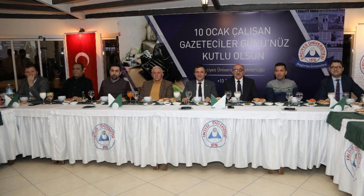 ER&Uuml; Rekt&ouml;r&uuml; &Ccedil;alış, Gazetecilerle bir araya geldi