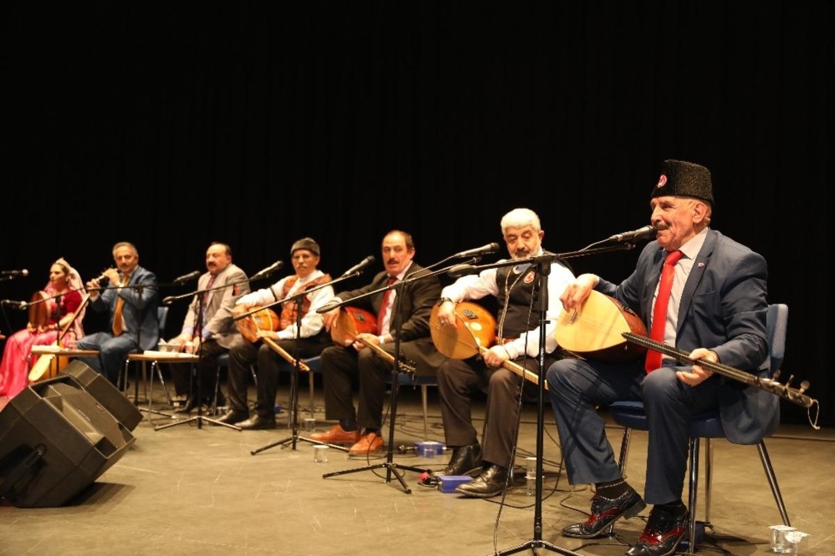 Aşıklar &Ccedil;ayırova&rsquo;da atıştı