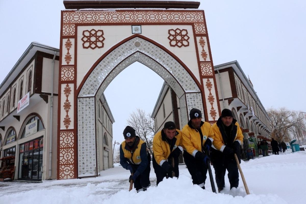G&uuml;rpınar&rsquo;da karla m&uuml;cadele &ccedil;alışması