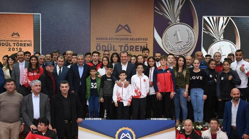 Mersin’de amatör spor kulüplerine malzeme yardımı yapılacak