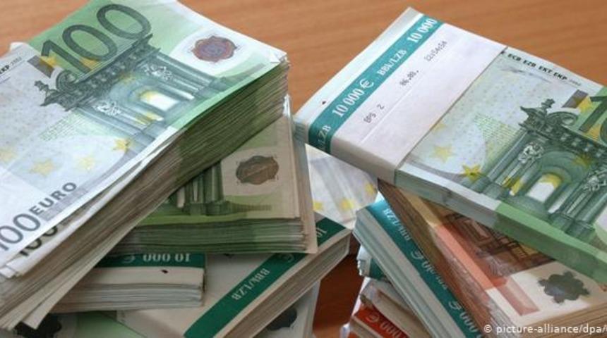 Almanya fazla parayı nasıl harcayacağını tartışıyor