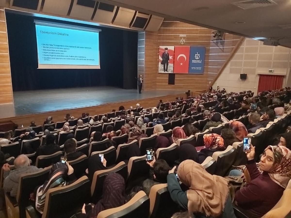 Sıtkı Aslanhan&rsquo;dan &ldquo;Aile İ&ccedil;i Eğitim&rdquo; semineri