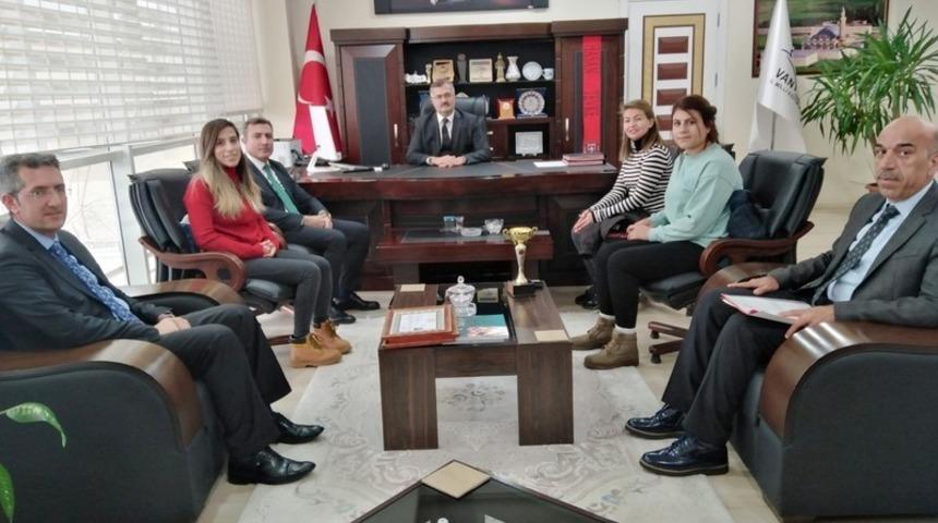 T&uuml;rkiye &uuml;&ccedil;&uuml;nc&uuml;s&uuml; olan &ouml;ğretmenlere başarı belgesi