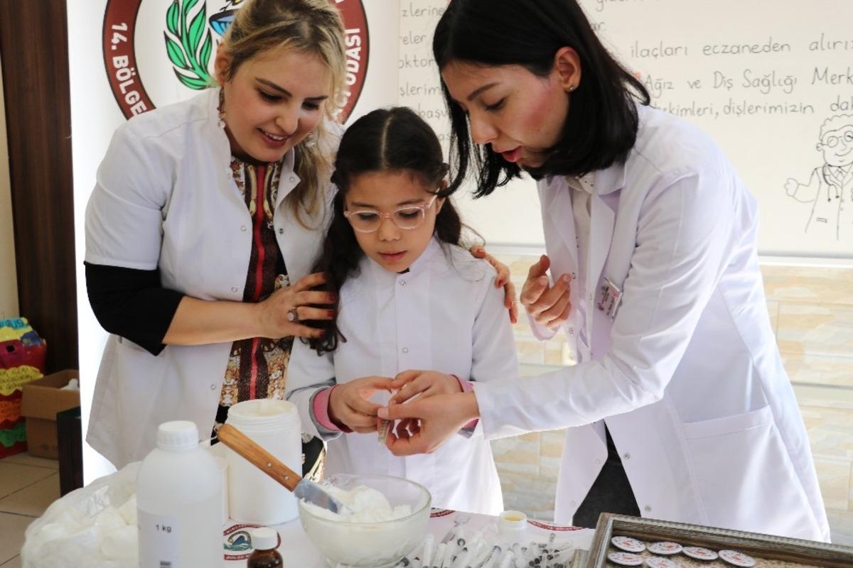 &Ouml;ğrencilere el kremi yapmayı &ouml;ğrettiler