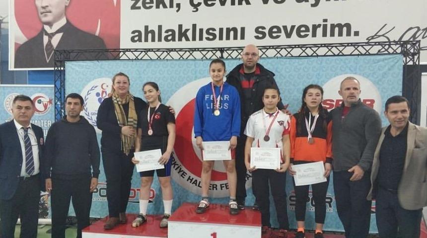 Ispartalı haltercilerden T&uuml;rkiye şampiyonluğu