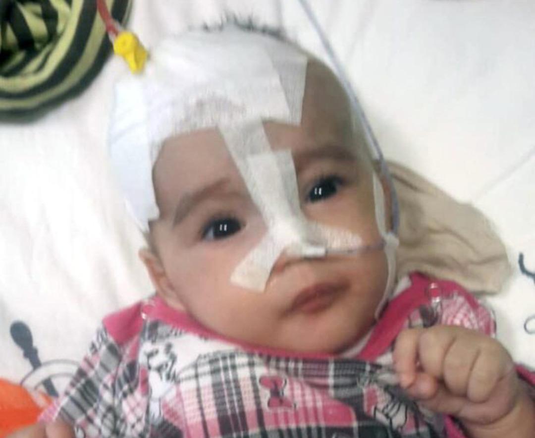 Hastalığına hi&ccedil; bir doktor teşhis koyamadı! Minik Mihriban'ın babası yardım bekliyor