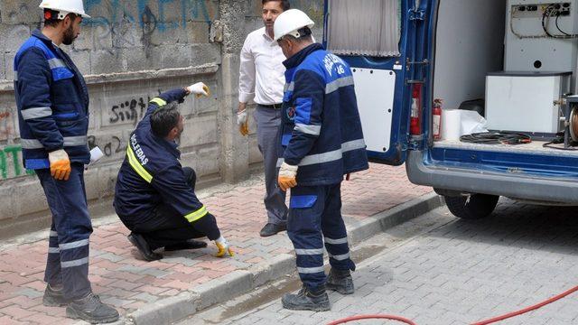 Dicle Elektrik, yer altından kaçak hat çekenlere göz açtırmıyor