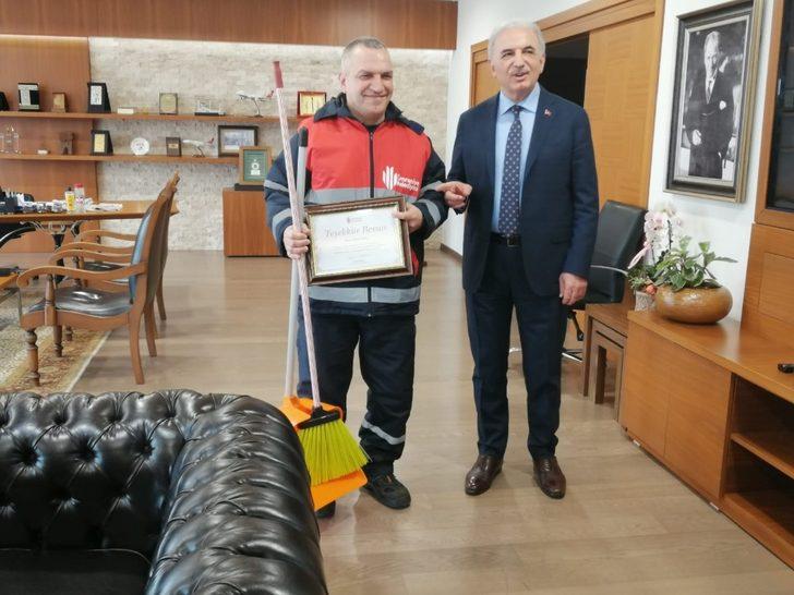 Köpeği kurulayan temizlik işçisinin görüntüsü sosyal medyada çok konuşulmuştu! Geçmişinden dram çıktı G2