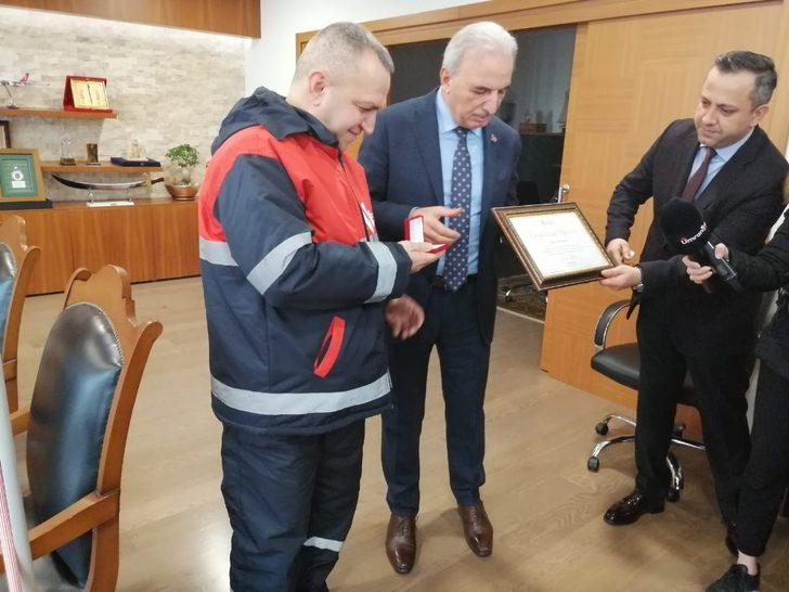 Köpeği kurulayan temizlik işçisinin görüntüsü sosyal medyada çok konuşulmuştu! Geçmişinden dram çıktı G3